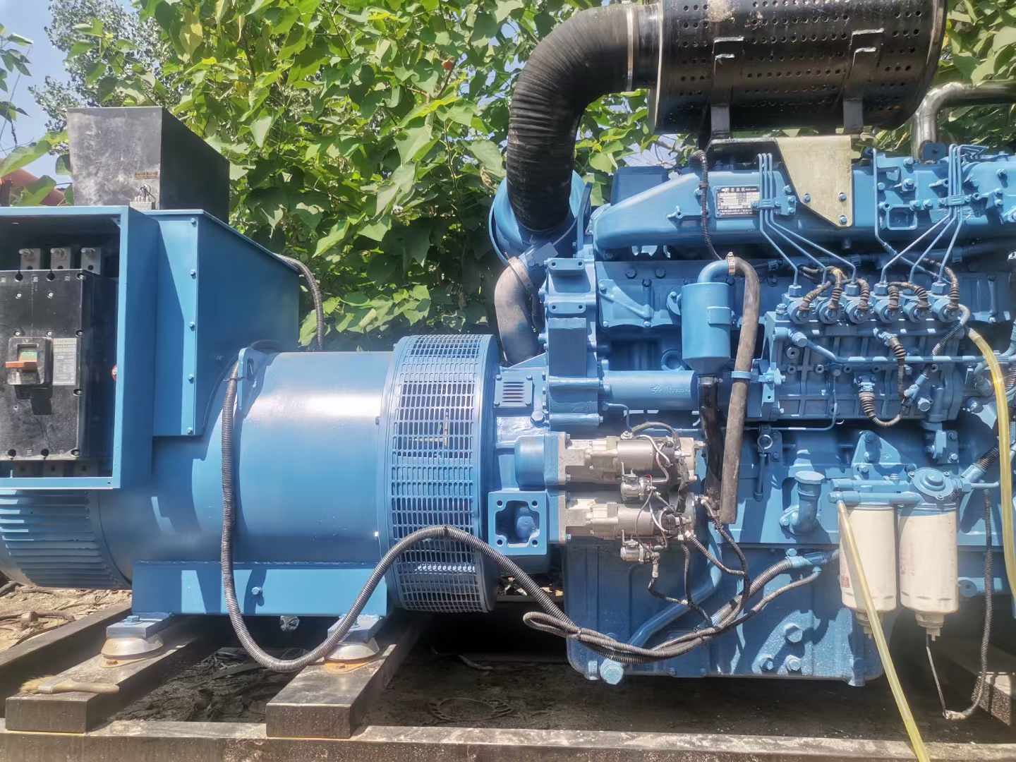 相山详细说明降低 800kW 柴油发电机输出电流波动的方法